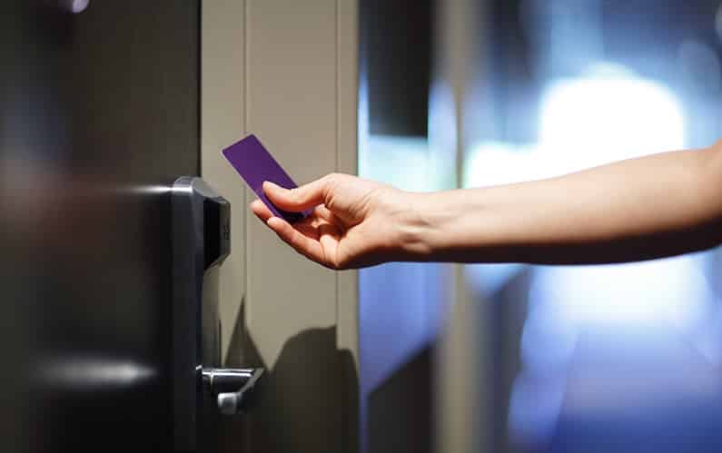 Wie sicher sind RFID-Schließsysteme für Hoteltüren